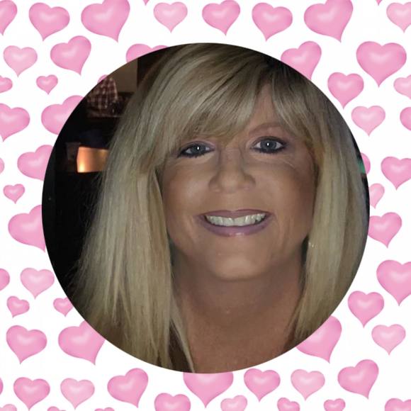 Profile Picture of Lisa Snider (@lsnider64) on Poshmark