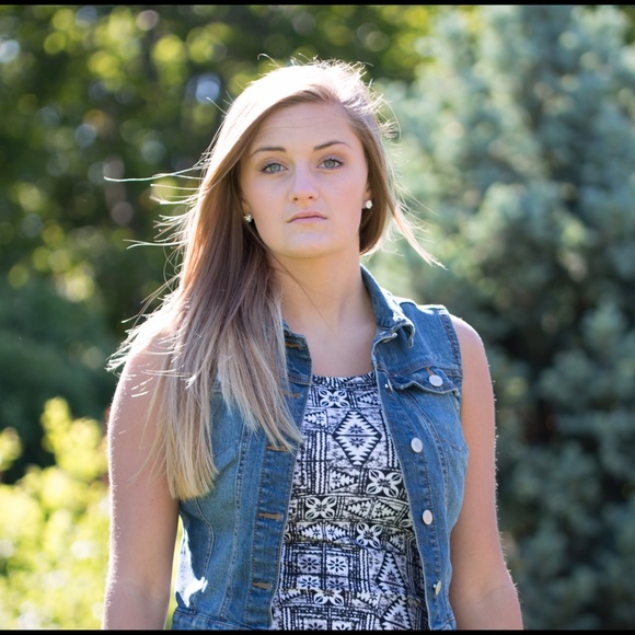 Profile Picture of Aileen Jones (@aileenjones) on Poshmark