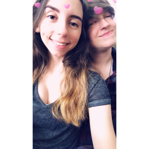 Profile Picture of Danielle Funk (@daniellemfunk) on Poshmark
