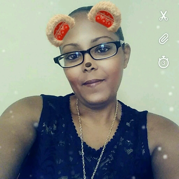 Profile Picture of Janet Gonzalez (@bandida06966) on Poshmark