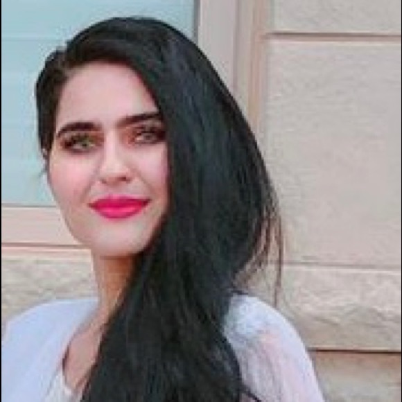 Profile Picture of Sidra Siddiqui (@sidraurooj) on Poshmark