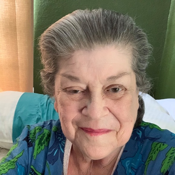 Profile Picture of Anne Nesbit (@annenesbit) on Poshmark