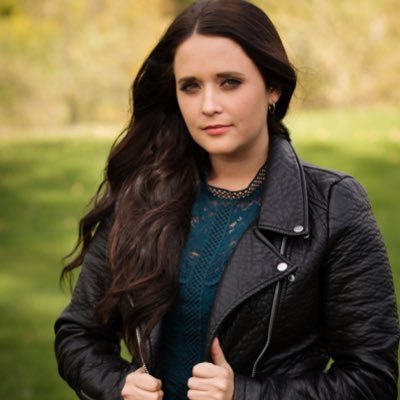 Profile Picture of Clarissa Savage (@ClaireSSavage) on Twitter