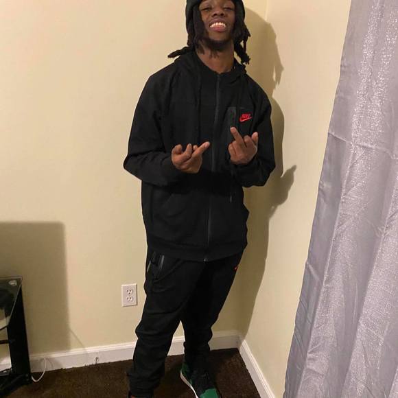 Profile Picture of Derrick Grant (@gderrick97) on Poshmark