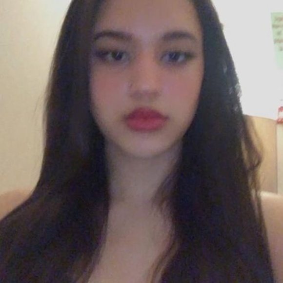 Profile Picture of Avril eliana Gonzalez (@xoxo003) on Poshmark