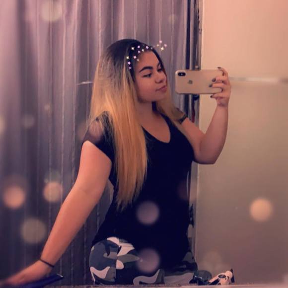 Profile Picture of Sierra Cisneroz (@sierracis) on Poshmark