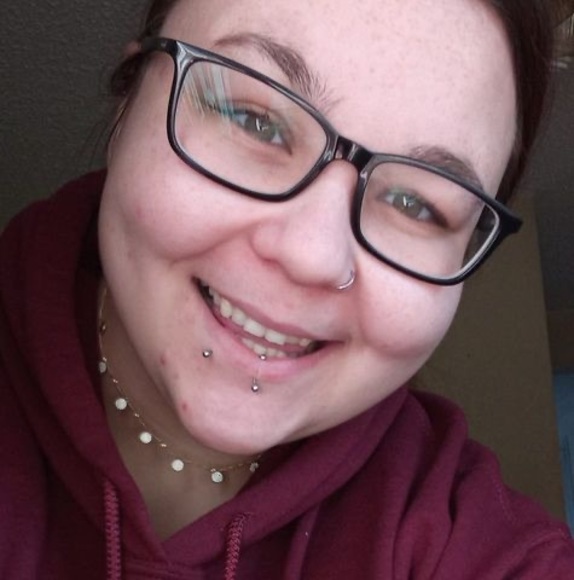 Profile Picture of Ariel Littlewood (@ariellittlewood) on Poshmark