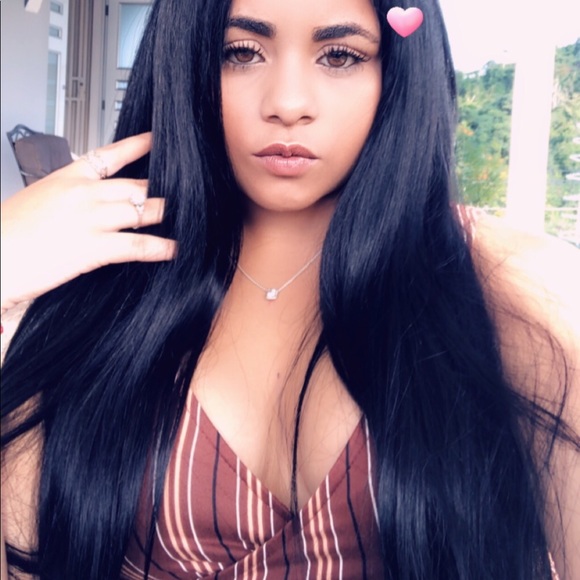 Profile Picture of Zoelys Lugo (@zoelyslugo) on Poshmark