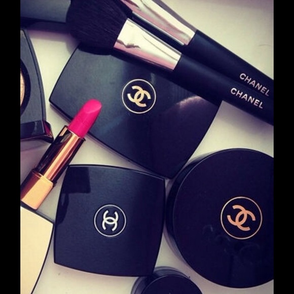 Profile Picture of Vishka Vish (@luxury4cheapp) on Poshmark