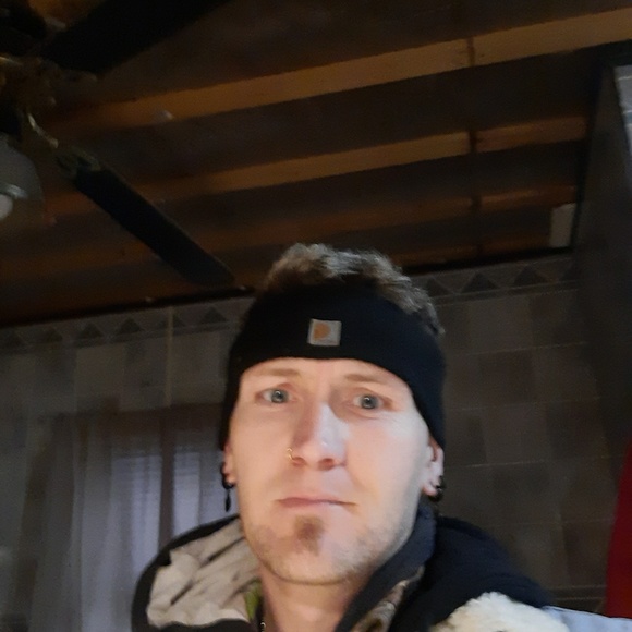 Profile Picture of Ryan Catalone (@cataloneryan) on Poshmark