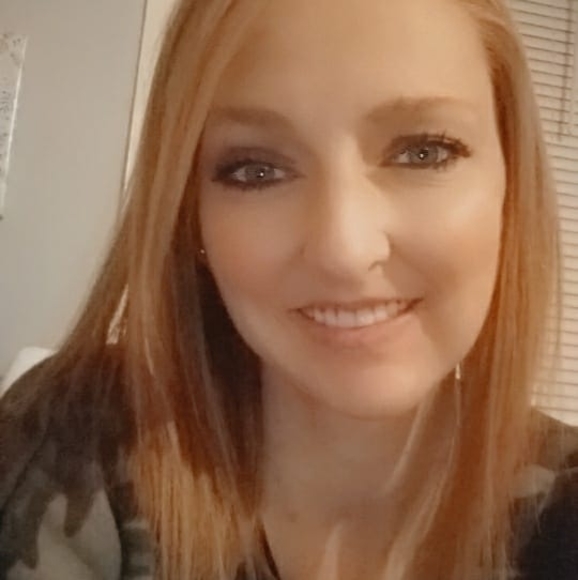 Profile Picture of Nicole Howell (@rebeccahowell84) on Poshmark