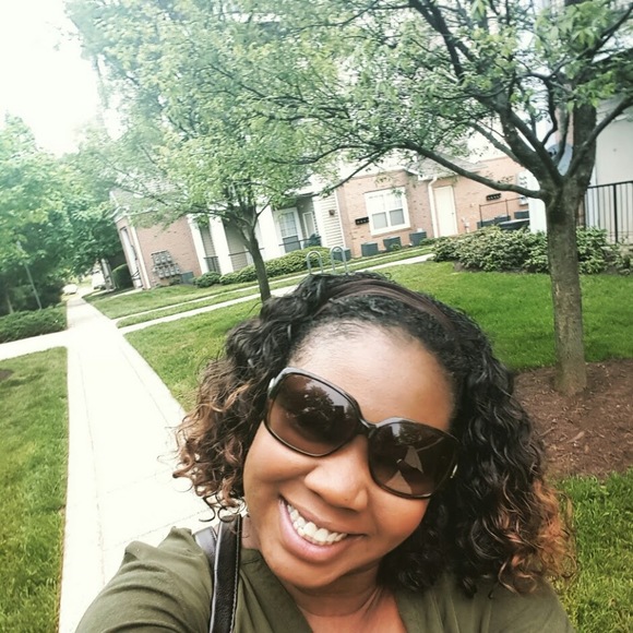 Profile Picture of Chrissy Adams (@chic_yoganista) on Poshmark