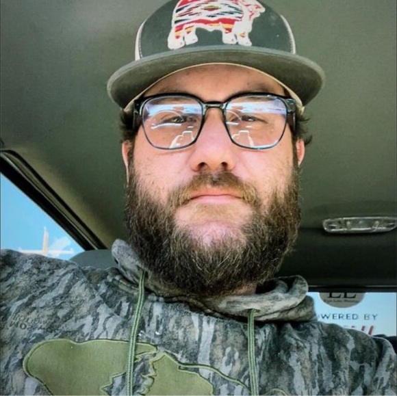 Profile Picture of Tyler Butts (@tylerbutts823) on Poshmark