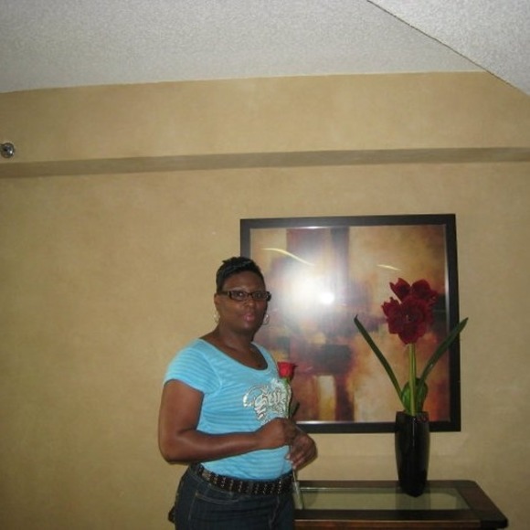 Profile Picture of Alfredia Reid (@alfrediareid) on Poshmark