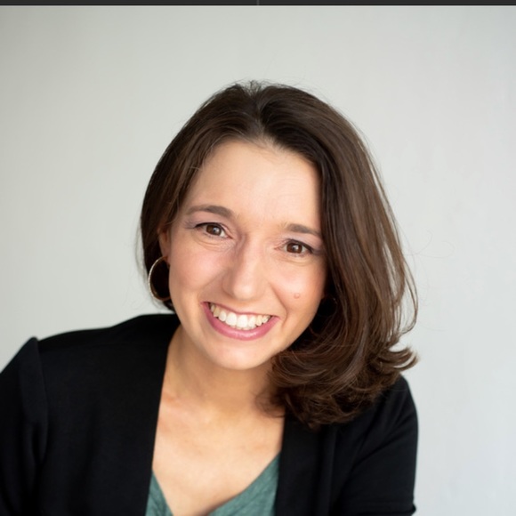 Profile Picture of Rachael Bronstein (@rtbronstein) on Poshmark