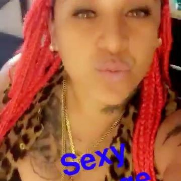 Profile Picture of Sarii Jones (@sofiajones) on Poshmark