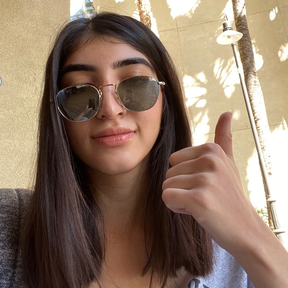 Profile Picture of Sofia Saeed (@sofizzless) on Poshmark