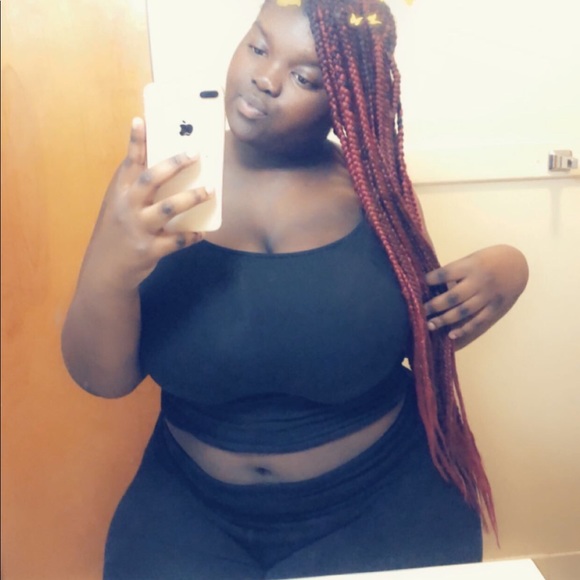 Profile Picture of Shamera Mack (@simplymera99) on Poshmark