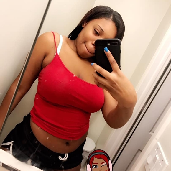 Profile Picture of Tiana Babbie (@tbeaty43) on Poshmark