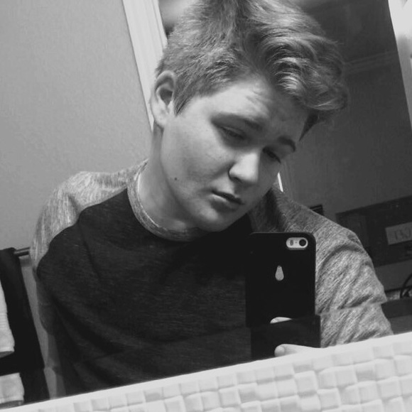 Profile Picture of Hunter Preston (@hunterian) on Poshmark