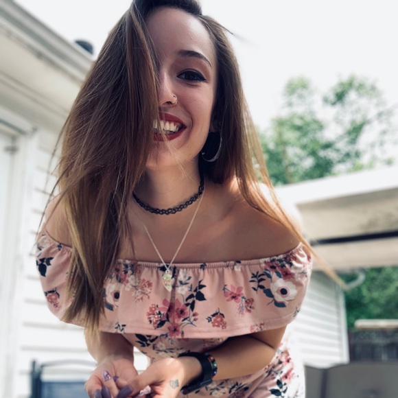 Profile Picture of Alexandria Echeverria (@alexandriaechev) on Poshmark