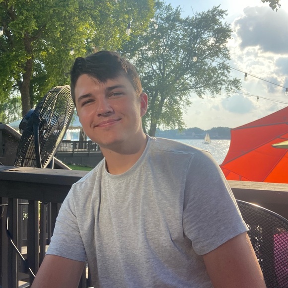 Profile Picture of Hayden Vissing (@haydenvissing) on Poshmark