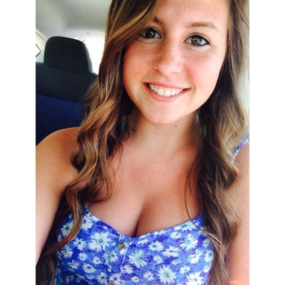 Skylar Rose coe - Poshmark Profile Picture of Skylar Rose coe (@skylarcoe) on Poshmark