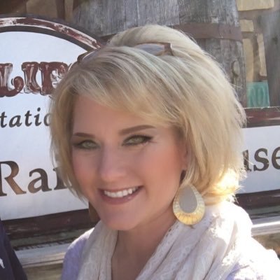 Profile Picture of Lori Hobson Plotts (@lplotts) on Twitter