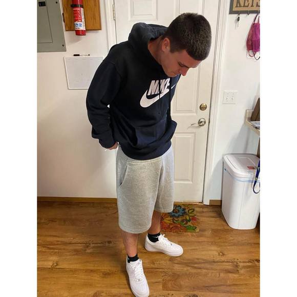 Profile Picture of Dylan Stueve (@dstueve1995) on Poshmark