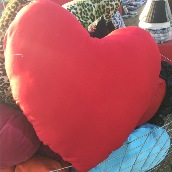 Profile Picture of Lucero Flores (@lucy23bonita) on Poshmark