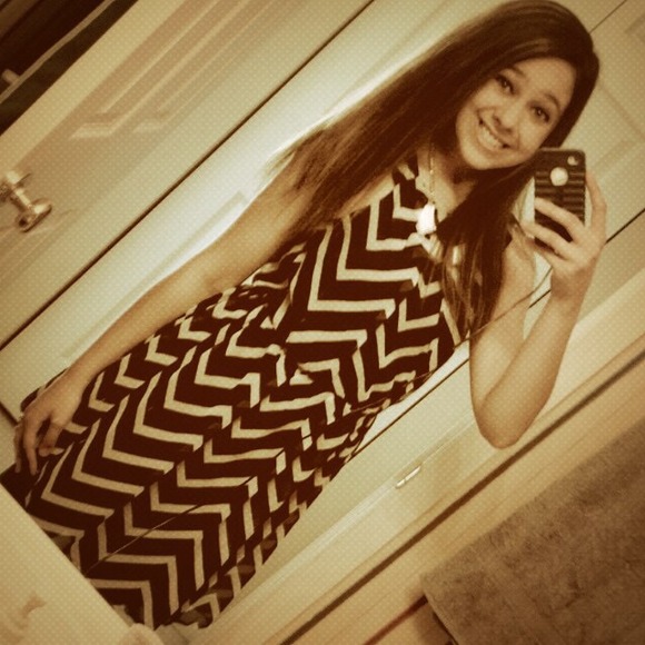 Profile Picture of Danielle Holic (@danielle_holic) on Poshmark