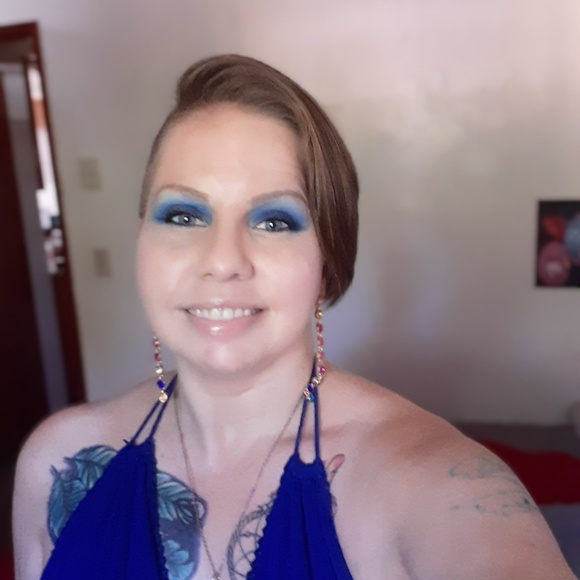 Profile Picture of Stephanie Toler (@s_toler) on Poshmark