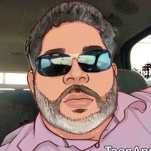 Profile Picture of David Vanderlaan (@davidvanderl989) on Poshmark