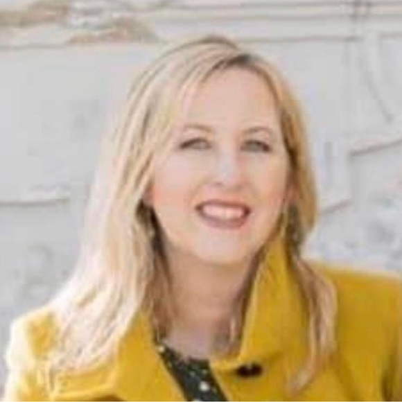 Profile Picture of Shonna Belian (@shonnaclabel) on Poshmark