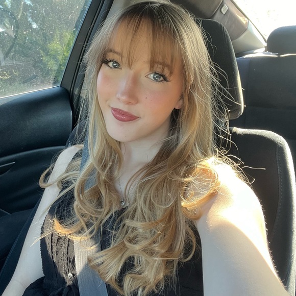 Profile Picture of Lucy Krych (@lucykrxch) on Poshmark