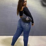 Profile Picture of Lola Summers (@l.a.summers) on Instagram