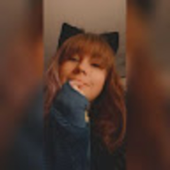 Profile Picture of Sian Hanford (@level1critter) on Poshmark