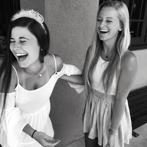 Profile Picture of Shannon Gordon (@shann0ng0rd0n) on Poshmark