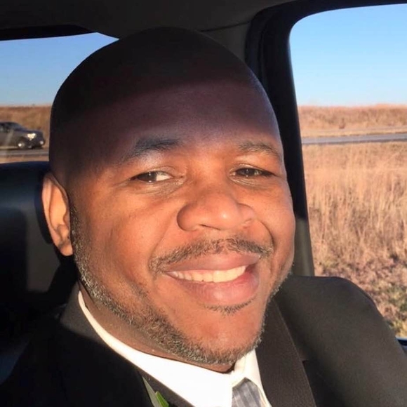Profile Picture of Cedric Carter (@edamienc40) on Poshmark