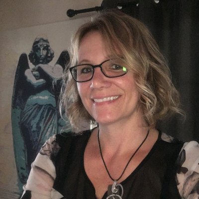 Profile Picture of Deanna Gray (@Graygraphics) on Twitter