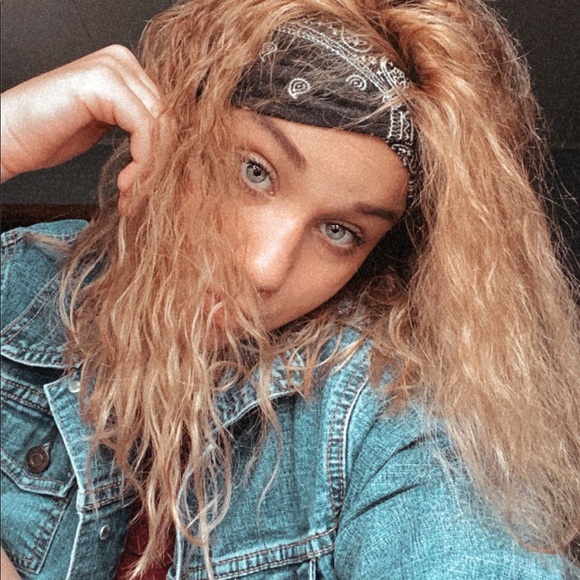 Profile Picture of Harmonie Clauer (@harmoniieclauer) on Poshmark