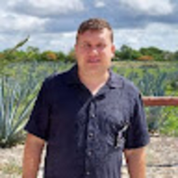 Profile Picture of Eugene Makarenko (@eugenemakarenko) on Poshmark