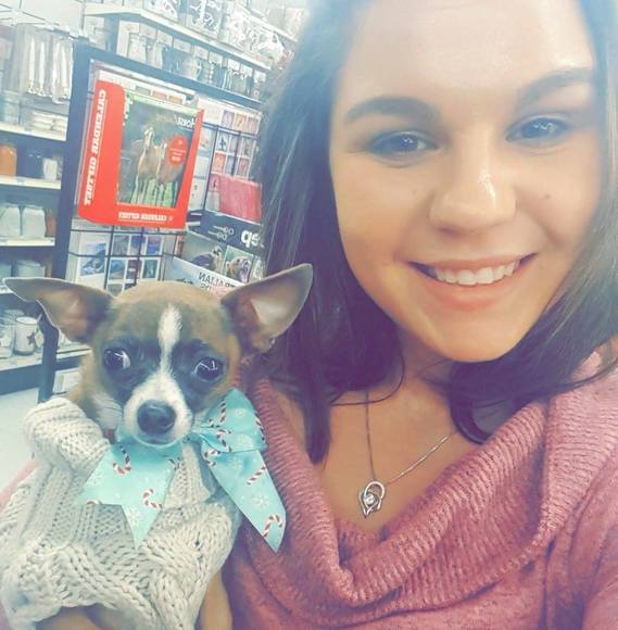 Profile Picture of Devon Schneider (@devonschneider) on Poshmark