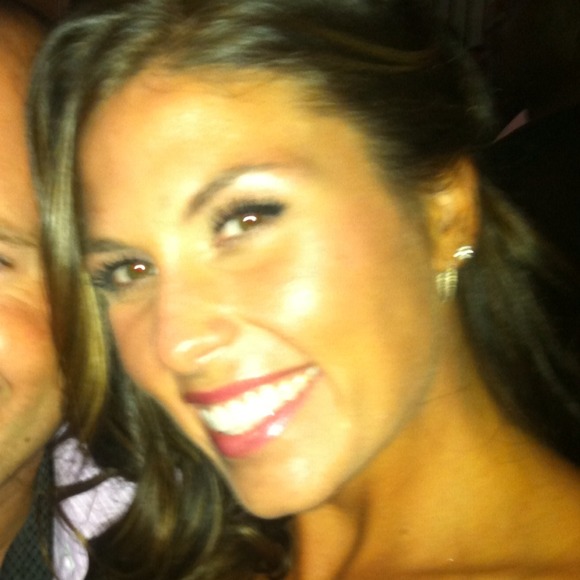 Profile Picture of Beth Arbes (@bethb112) on Poshmark