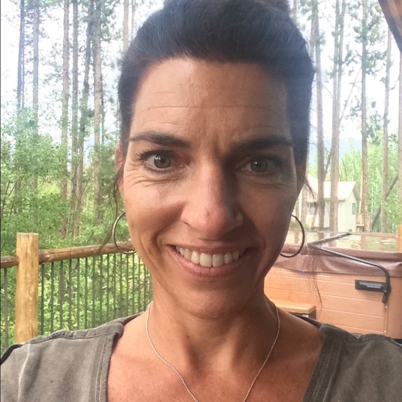 Profile Picture of Karen Keller (@sk_keller) on Poshmark