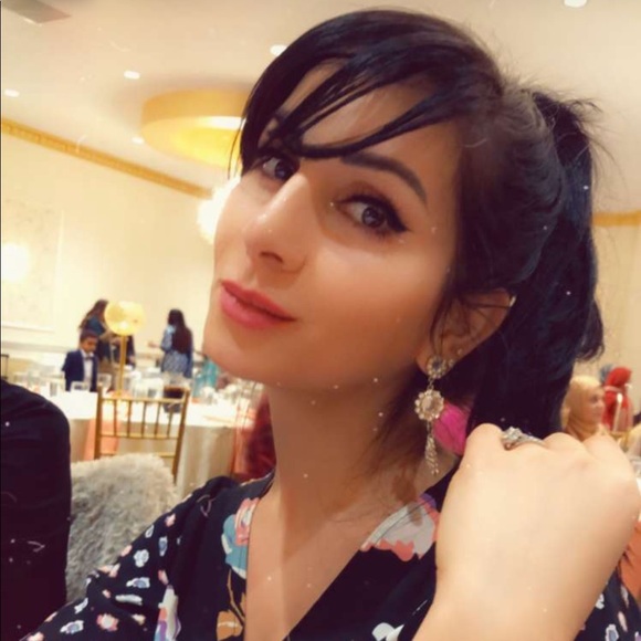 Profile Picture of Chirin Zeaiter (@chirinzeaiter) on Poshmark