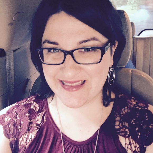 Profile Picture of April Suttle (@arrows584) on Poshmark