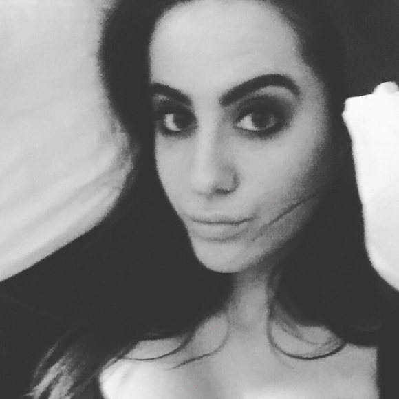 Profile Picture of Adison Maviano (@adisonem72) on Poshmark