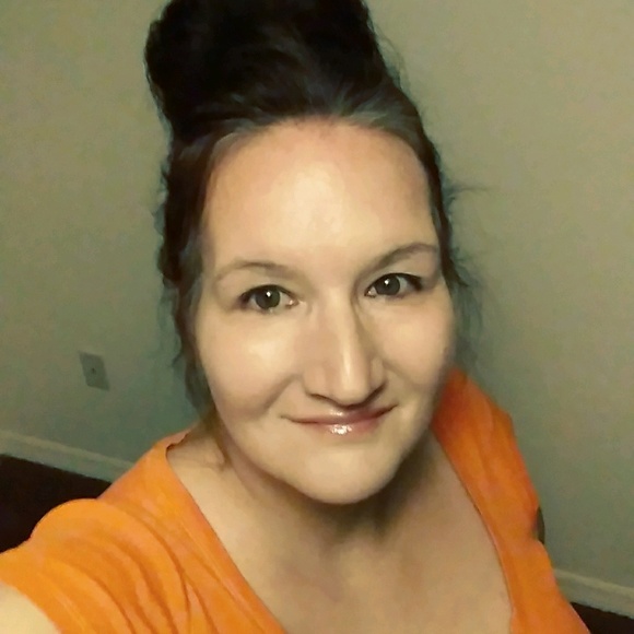 Profile Picture of Amy Metts (@countrym52) on Poshmark