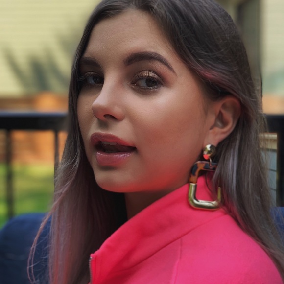 Cara Faganello - Poshmark Profile Picture of Cara Faganello (@cara_faganello) on Poshmark